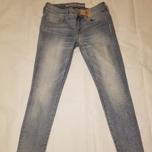 SOLD -- AE NWT Jegging Faint Luster Sz 4 Short